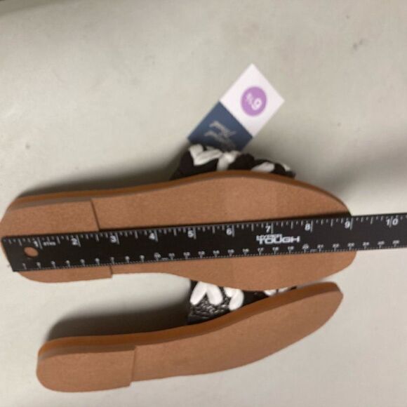 UNIVERSAL THREAD Women’s Black/Eve Slip On Sandals Size 6.5 - Picture 3 of 9